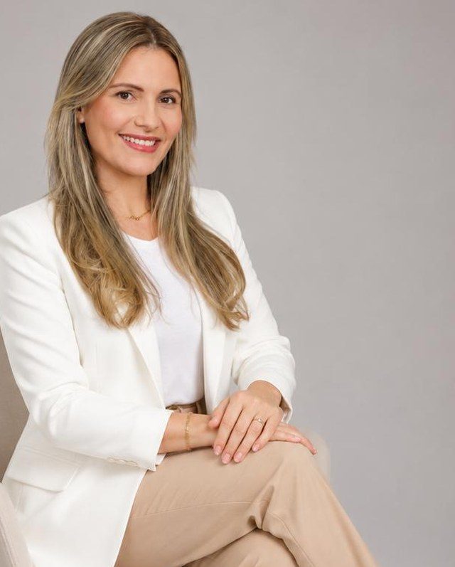 Retrato profissional da Dra. Bruna Rafaelle Santos, cirurgiã-dentista responsável pelo consultório BR Santos Odontologia Estética